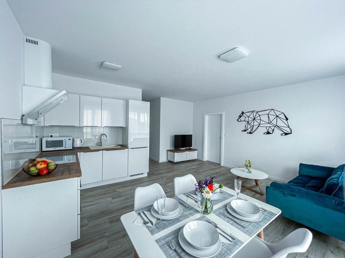 Lawis Apartments Poprad Buitenkant foto