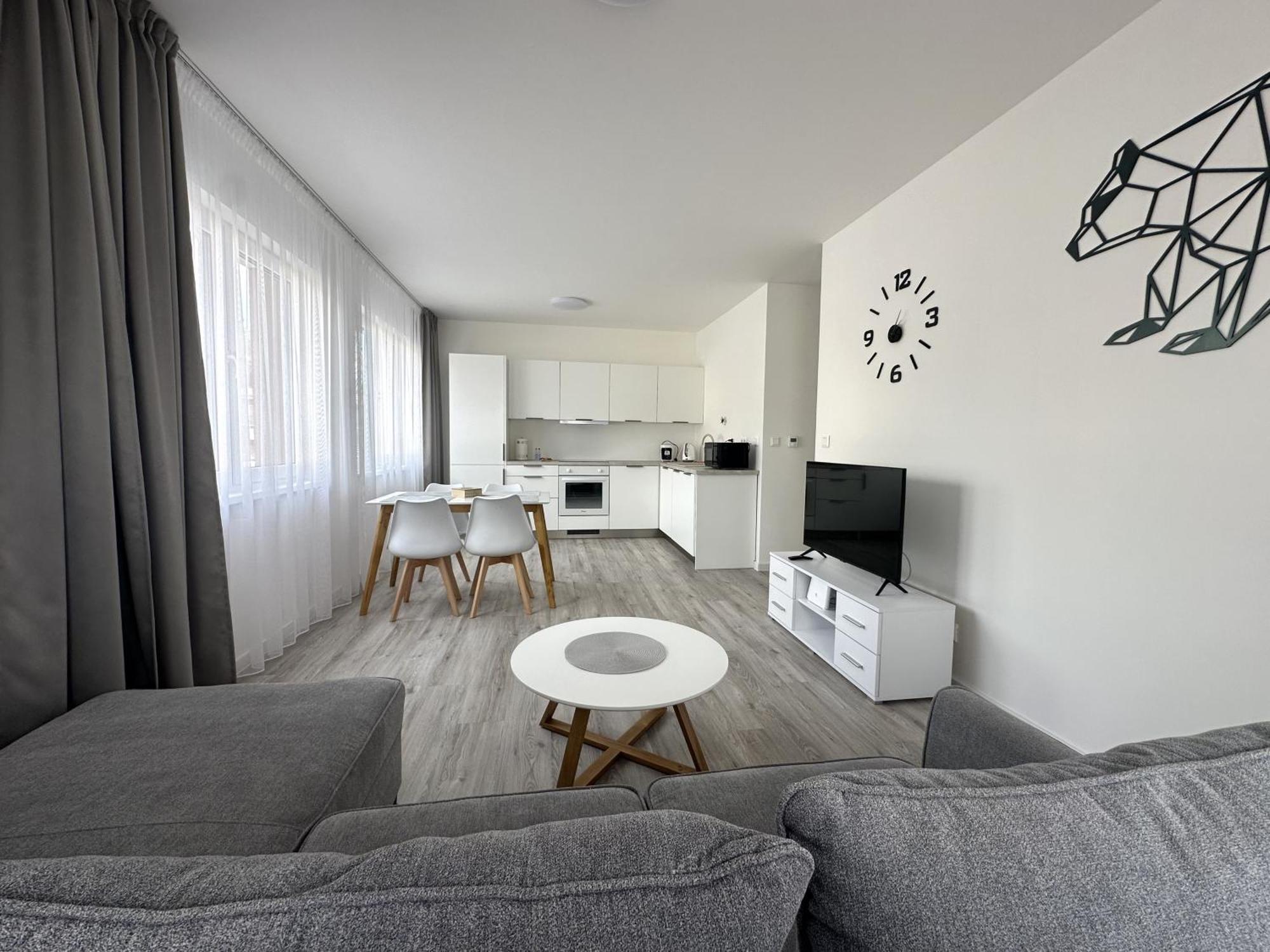 Lawis Apartments Poprad Buitenkant foto